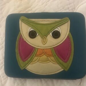 Owl Wallet . Lots f pockets. 4 x 5 sturdy clasp.
